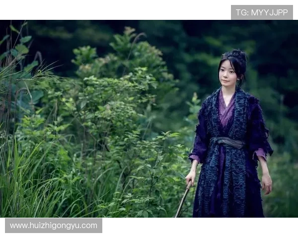 《暗花》:迷雾中的寂寞,宿命的缠斗